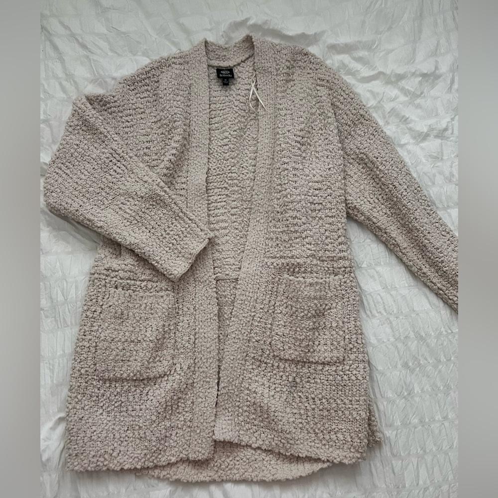 Soft, cream carding, long and warm
